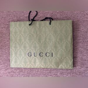 Gucci bag size 18.5 x 14
